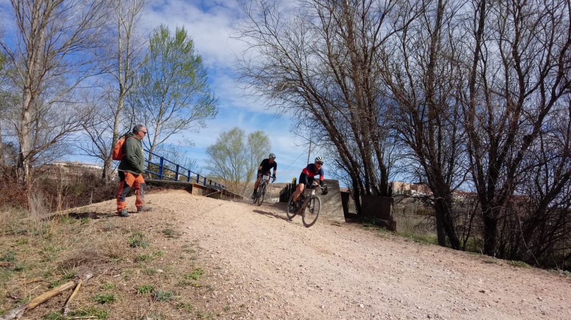 Dimitrov Plamen vuela  por los barrios turolenses en la Teruel Bike Festival