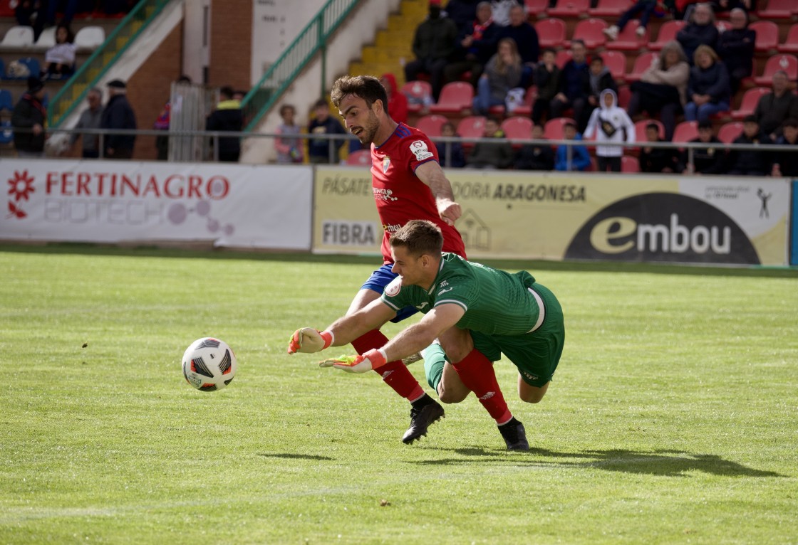 El CD Teruel pierde dos puntos ante el Saguntino y una oportunidad clave para el ascenso directo (0-0)