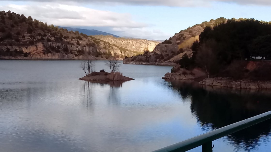 El Arquillo resiste al 83,4 % de su capacidad pese a la ausencia de precipitaciones