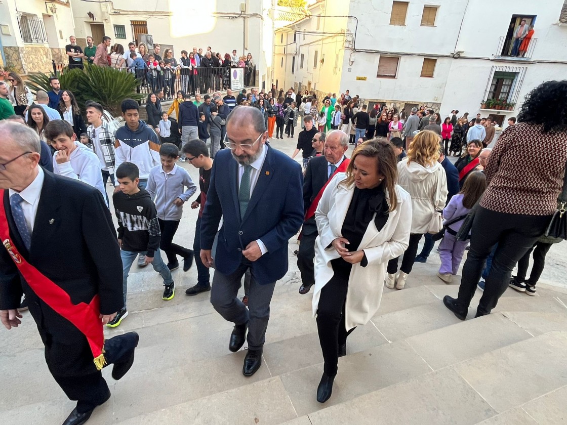 Lambán elogia tradiciones como la Ruta del Tambor y Bombo, que cada día tienen