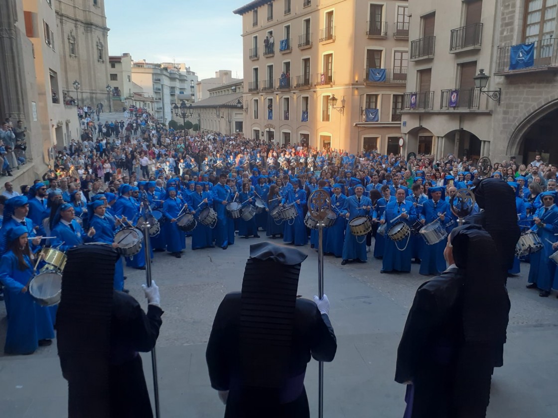 Alcañiz celebra por primera vez el acto de cierre de toque de los tambores
