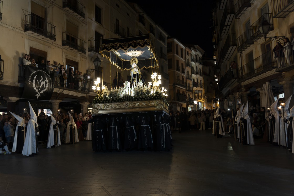 Galería de fotos: Jotas a la Virgen de la Soledad, que respondió con el baile de la peana  al toque de retreta