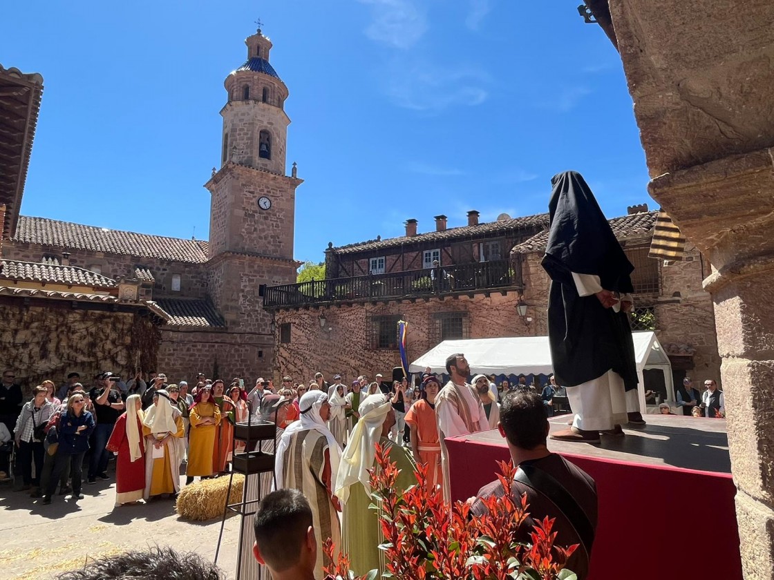 Procesiones, toques de tambor y recreaciones del Evangelio llenan de actividad la provincia