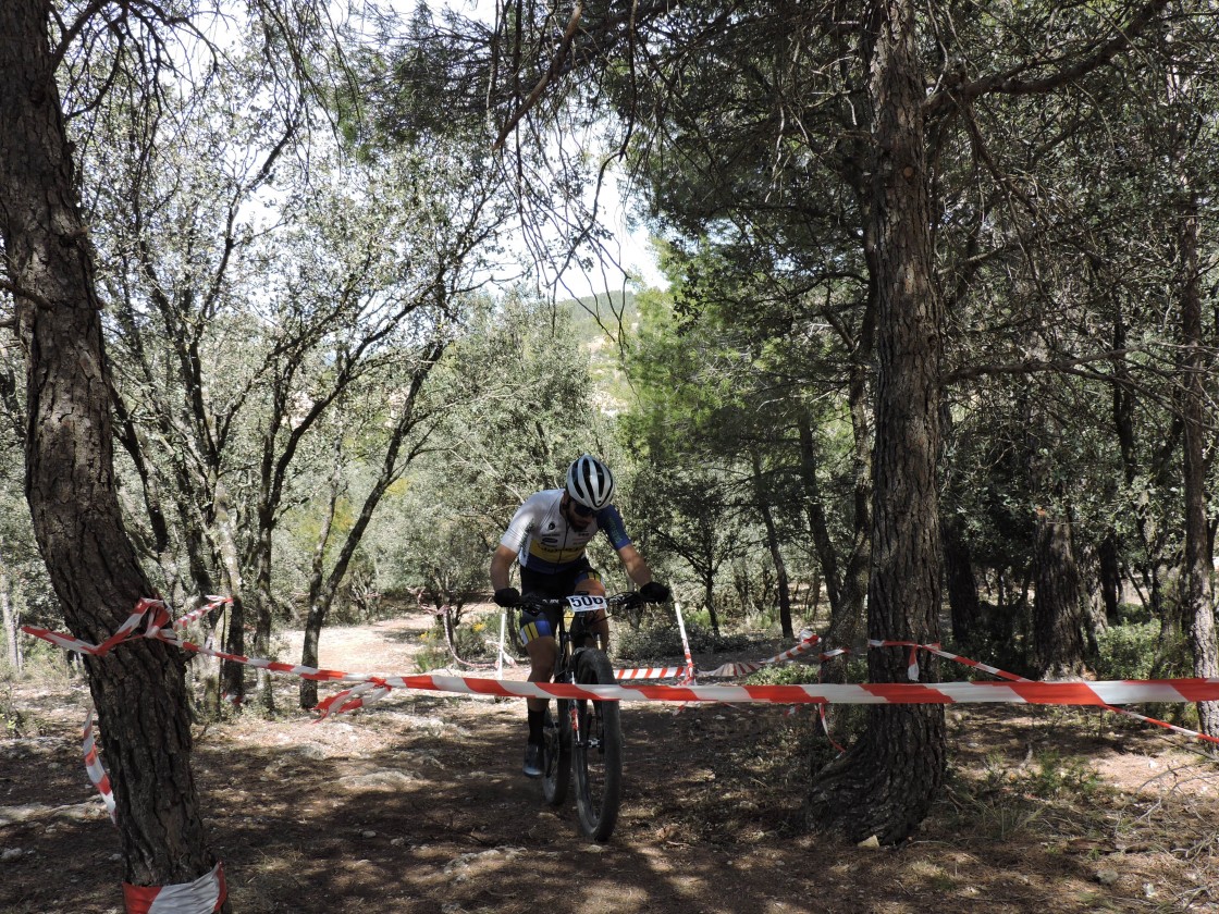 Alberto Cámara y Lilian Soriano triunfan en la Copa de Aragón XCO