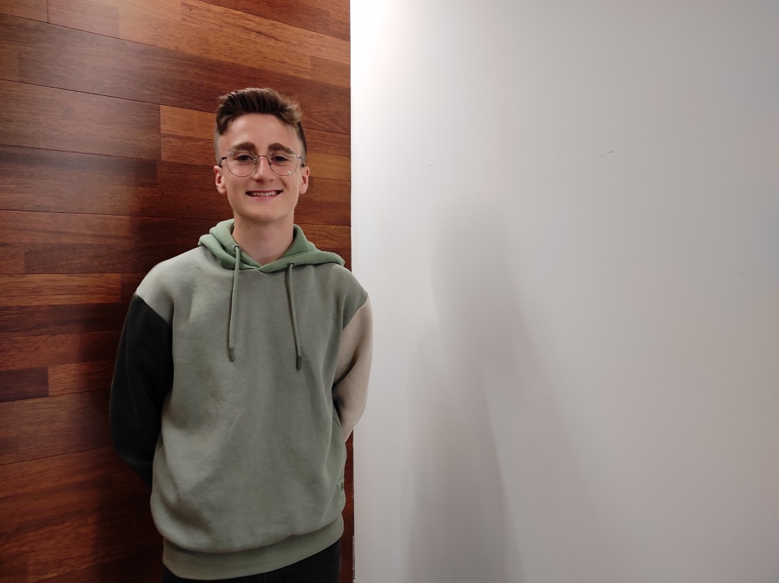 Vicent Jiménez Valls, expositor en Juvenia 2023: “Hacer esta colección me sirvió para estar más con mi abuelo, pasamos un buen tiempo juntos”