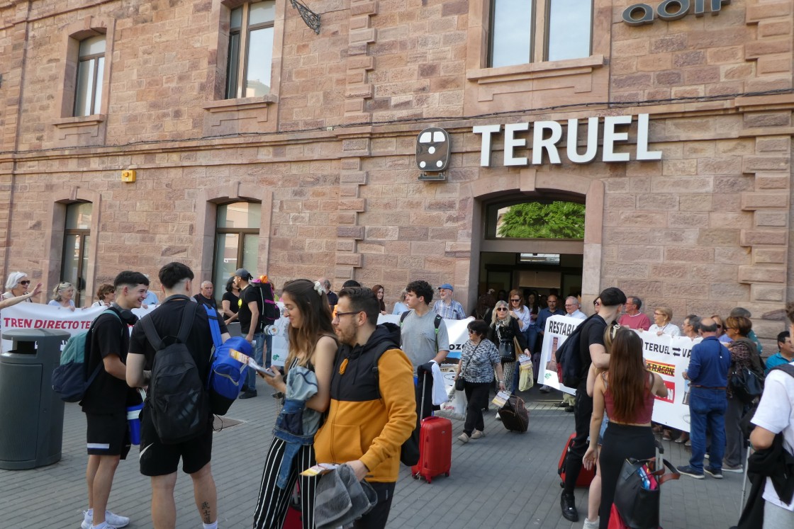 Los viajeros reclaman más servicios de tren en Teruel para tener más movilidad