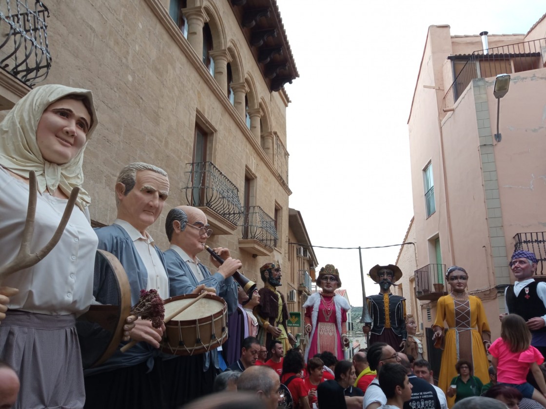 Los Reyes Católicos, Noel y Pepinero serán los anfitriones del Encuentro de Gigantes de Aragón en Alcañiz