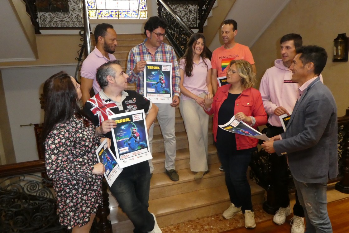 El amor por el baile de distintos estilos se congrega el domingo en la plaza del Torico