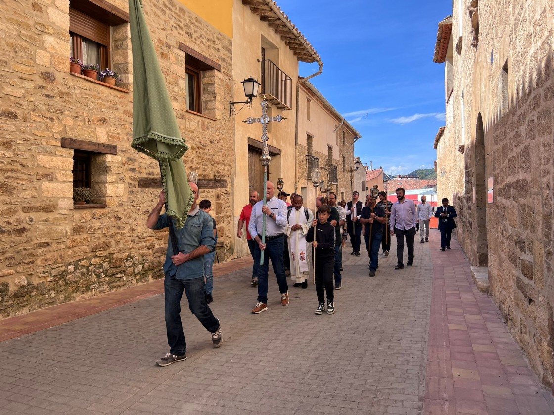 Bordón pide lluvia a la Virgen de la Carrasca en la fiesta de Las Procesiones