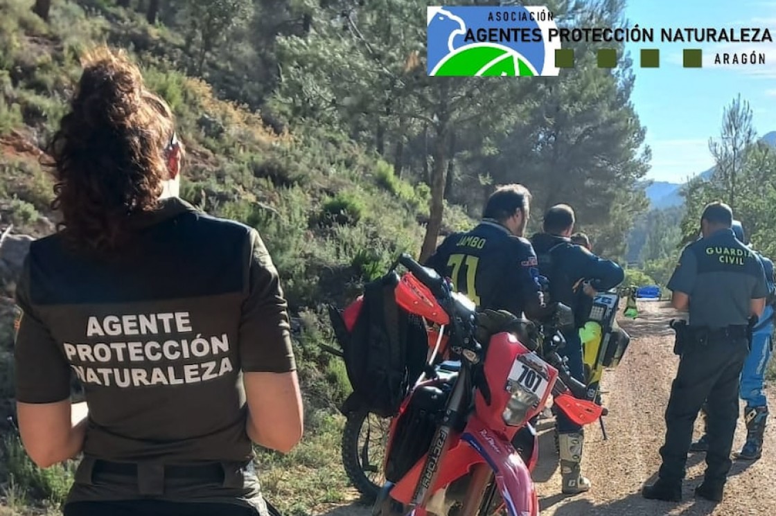 Los Agentes de Protección de la Naturaleza y del Seprona inician controles para vigilar que las motos no dañen el monte