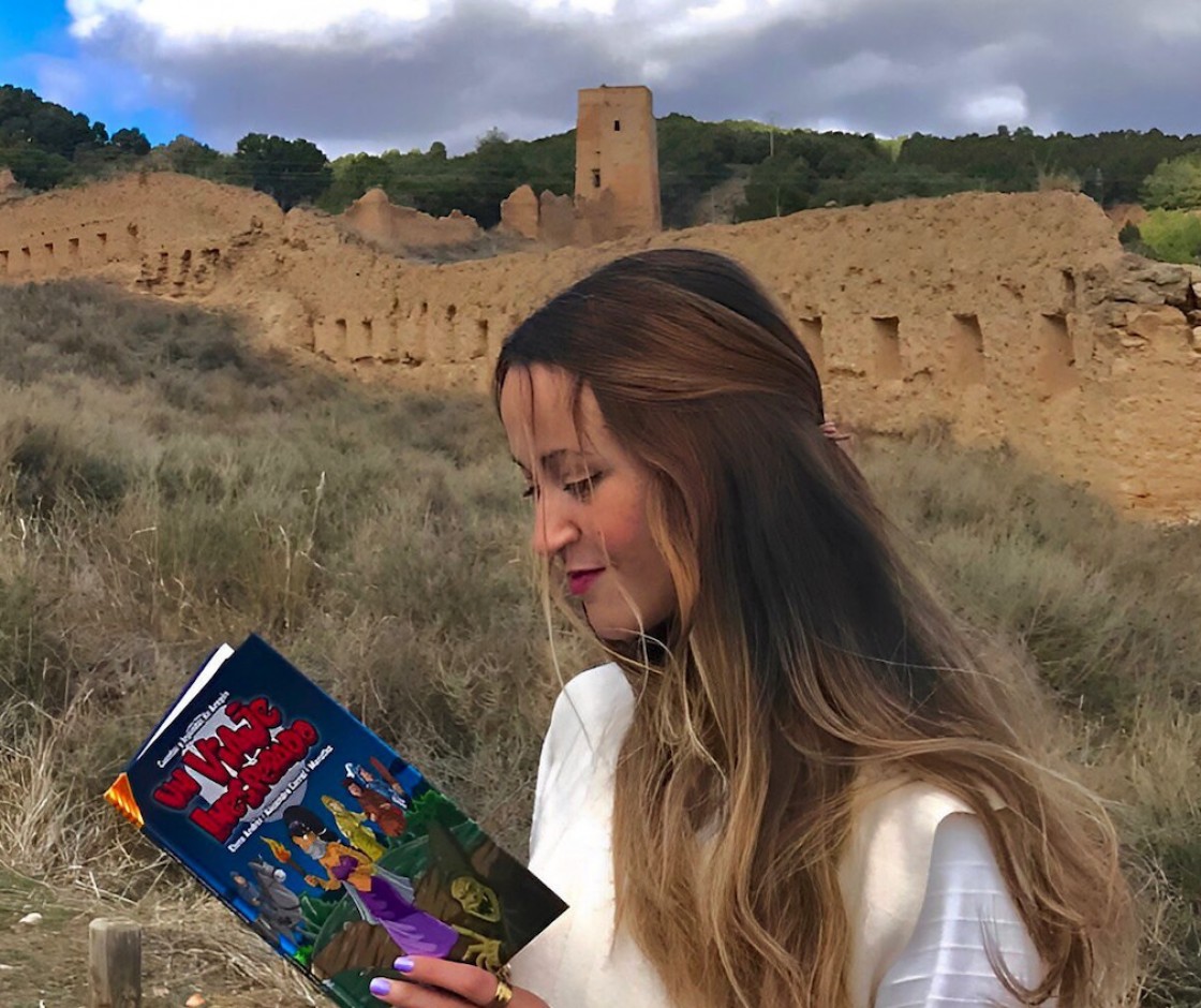 Elena Andrés, coautora del cómic 'Un viaje inesperado' presentado en la Feria del Libro de Teruel:
