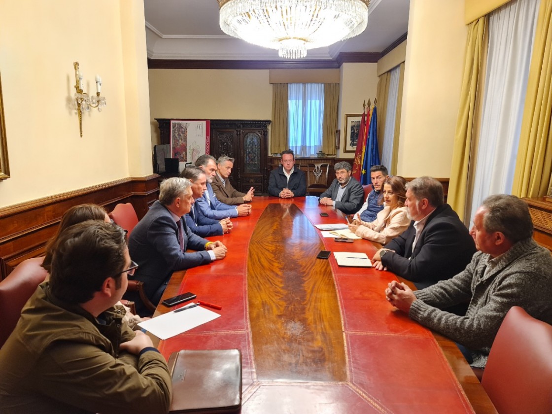 CEOE, Cepyme y CEAT plantean sus inquietudes al Ayuntamiento de Teruel
