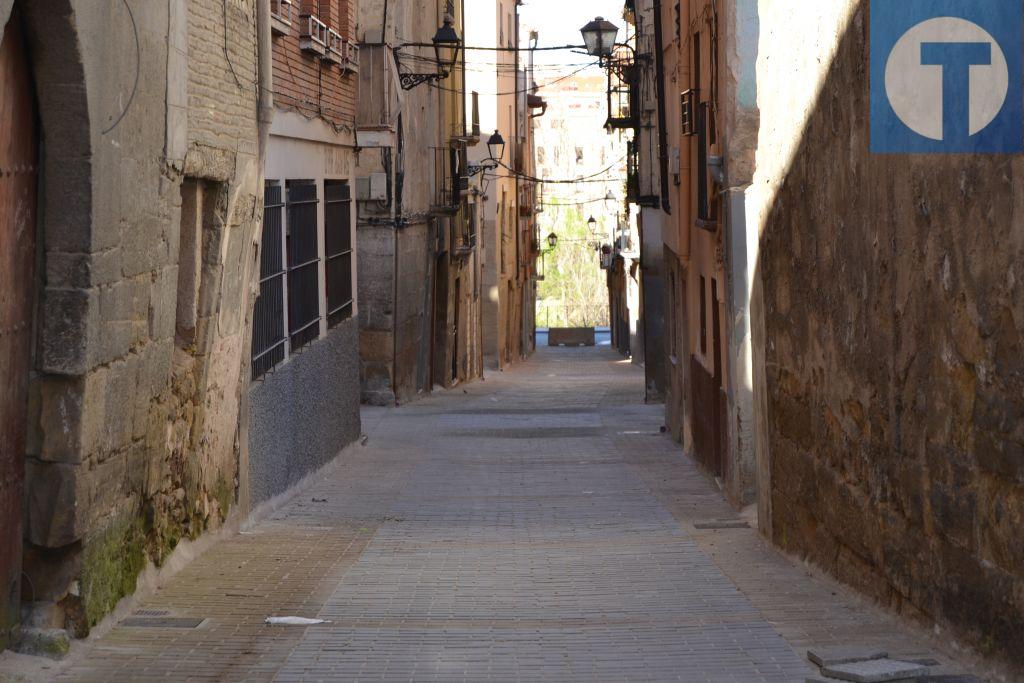 Las obras de la calle La Cueva de Alcañiz acaban con años de humedades y filtraciones