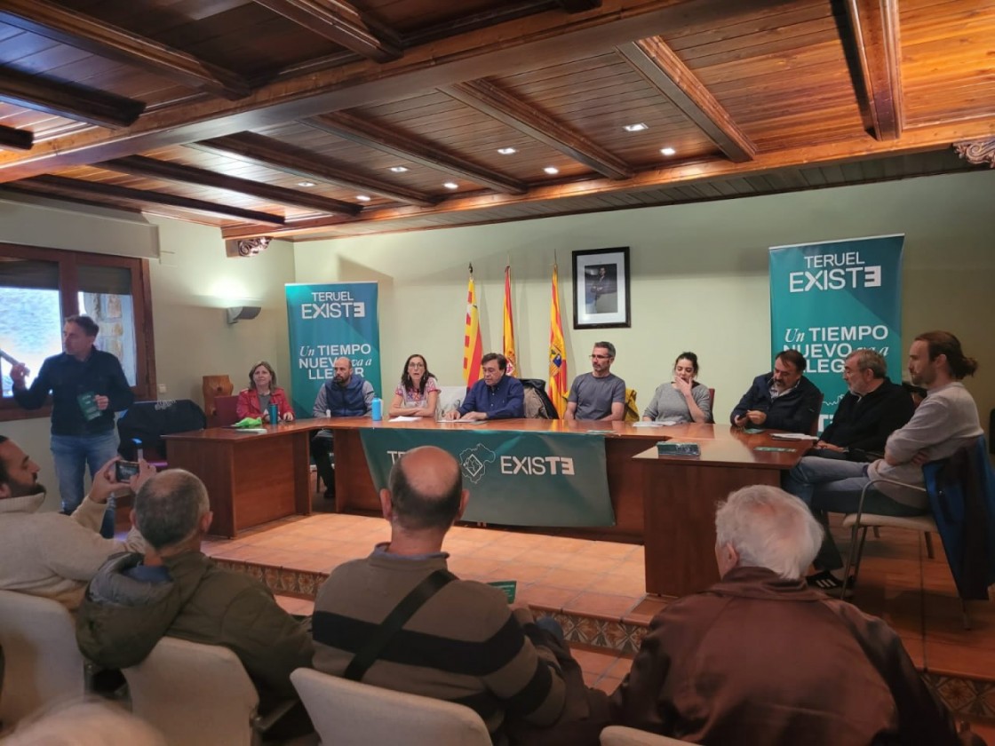 Teruel Existe exige un parque de bomberos  en Cantavieja e informa del proceso judicial para parar los eólicos