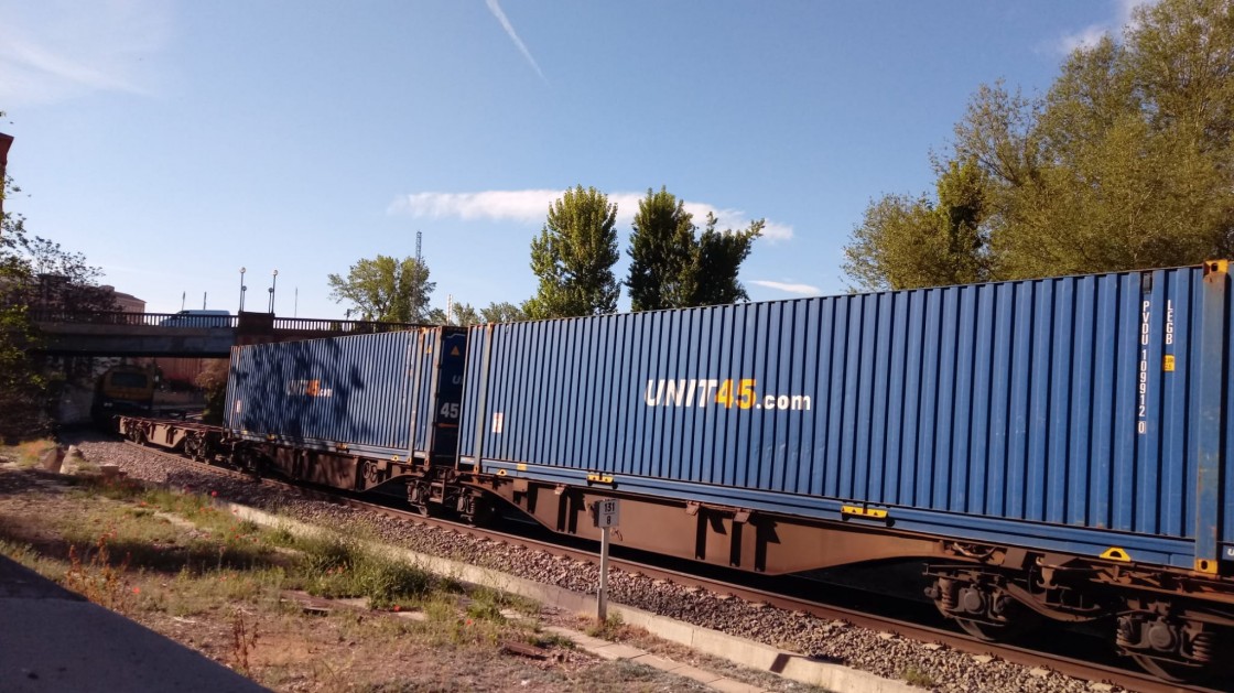 Adif avanza en los trámites para ampliar los gálibos de la línea de tren