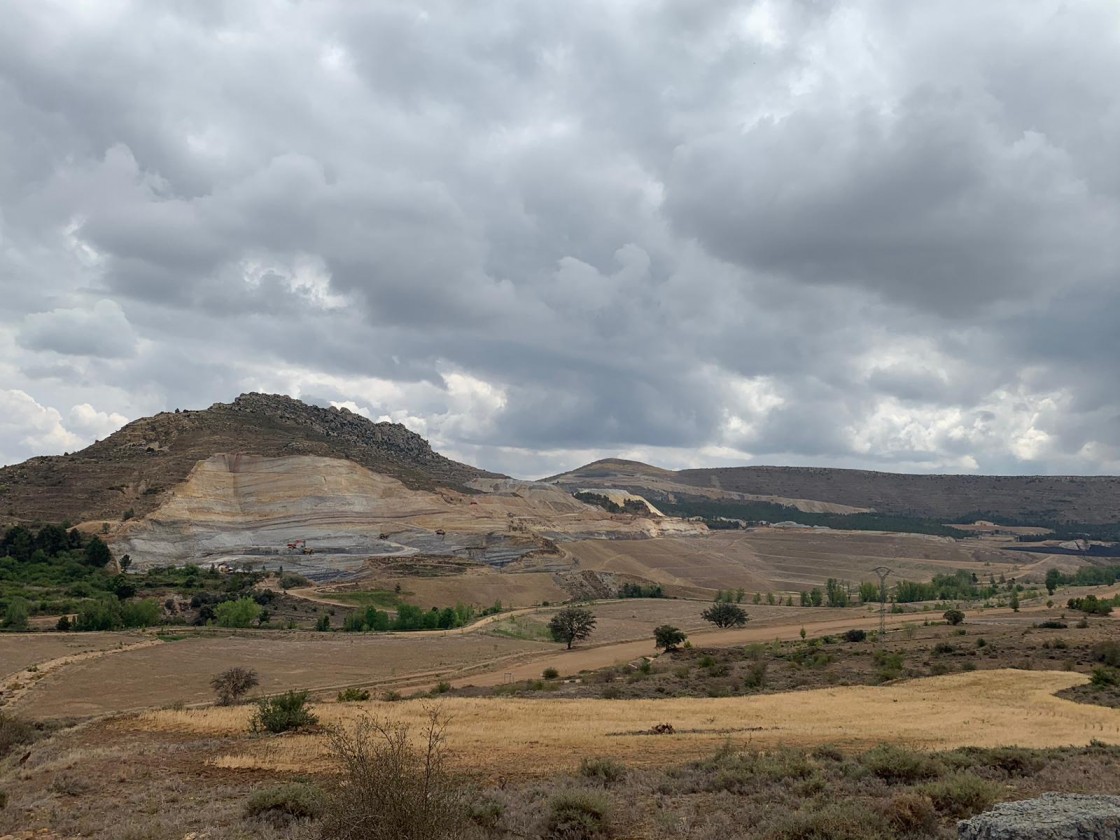 La organización Ecologistas en Acción denuncia la explotación de una mina en la peña Santana de Estercuel