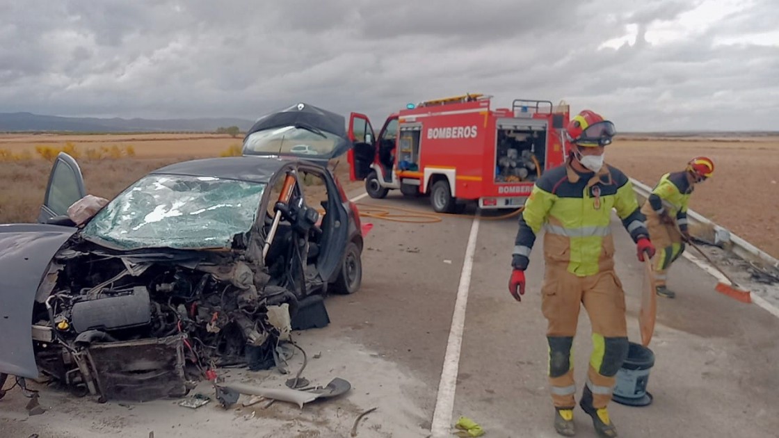 Un muerto en un accidente ocurrido entre Albalate y Lécera en el que se han visto implicados tres vehículos