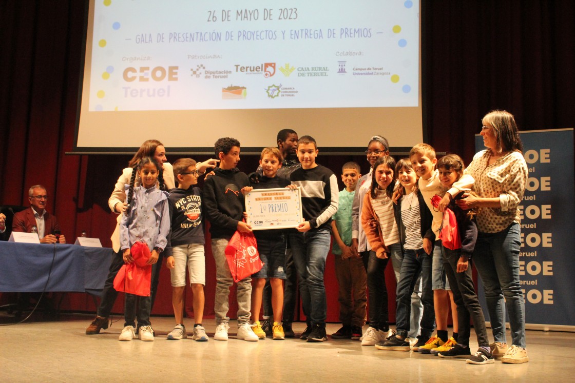 El aula de Urrea de Gaén gana el concurso Emprende Futuro con una granja escuela