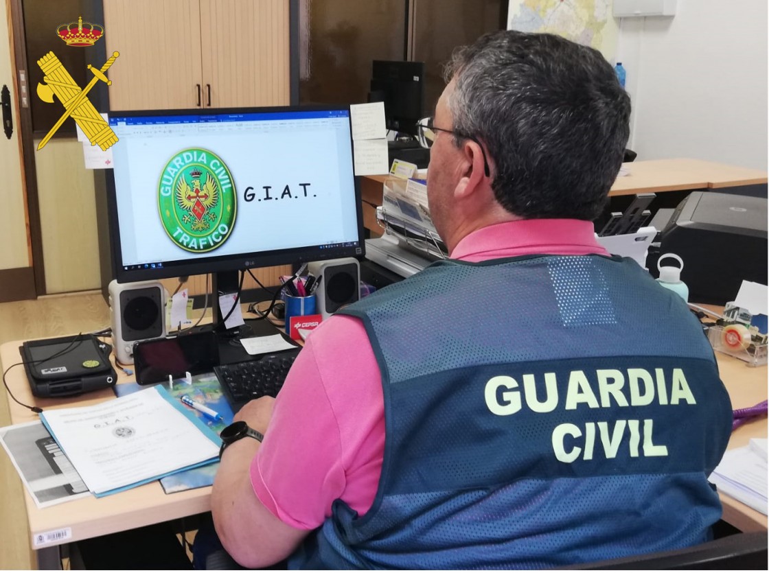 La Guardia Civil de Alcañiz investiga a un conductor chino como autor de falsedad documental