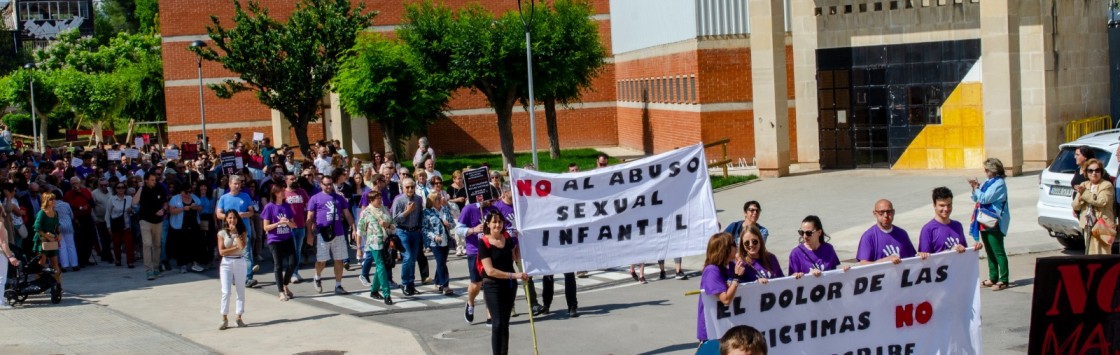Los vecinos de Mas de Las Matas salen a la calle contra los abusos sexuales a menores
