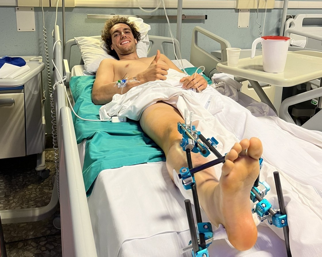 Álex Rins, operado con éxito de su rotura de tibia y peroné