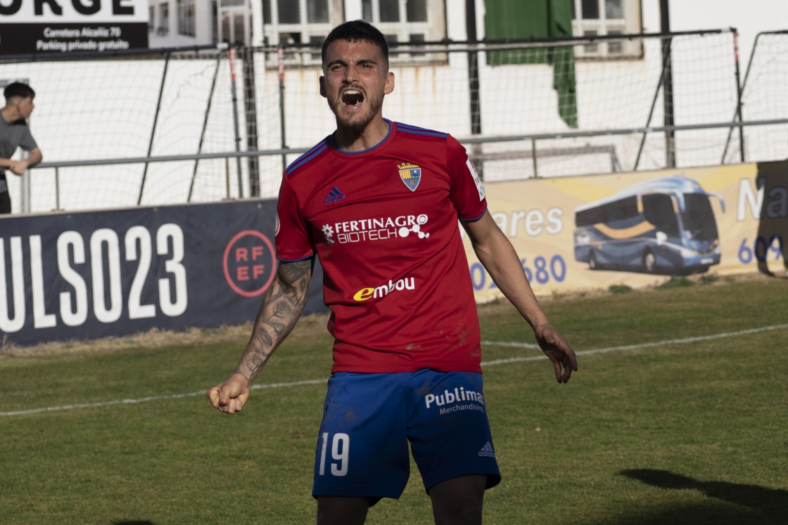 El francotirador rojillo, Dani Villa, seguirá formando parte del CD Teruel