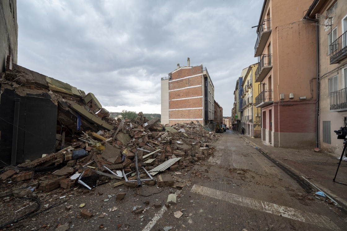 Los afectados por el derrumbe del inmueble de la calle San Francisco contratan un servicio de asesoría jurídica y técnica