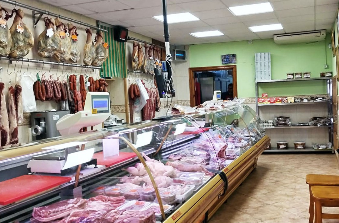 Orihuela del Tremedal celebra la apertura de una nueva carnicería