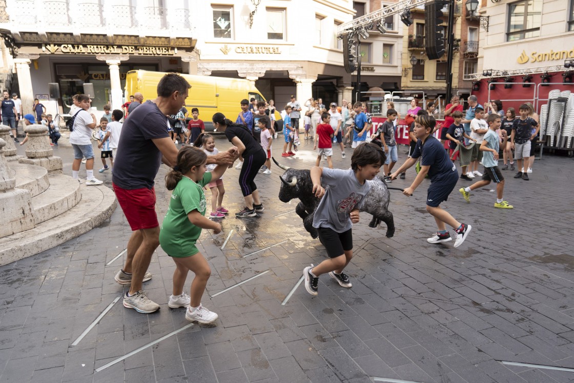 El encierro infantil acerca la tradición del ensogado a los más pequeños