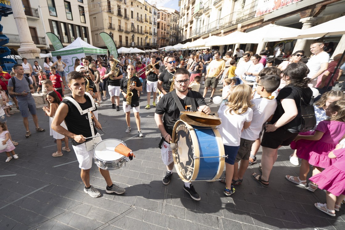 La peña Los Bohemios muestra a los más pequeños las tradiciones más vaquilleras