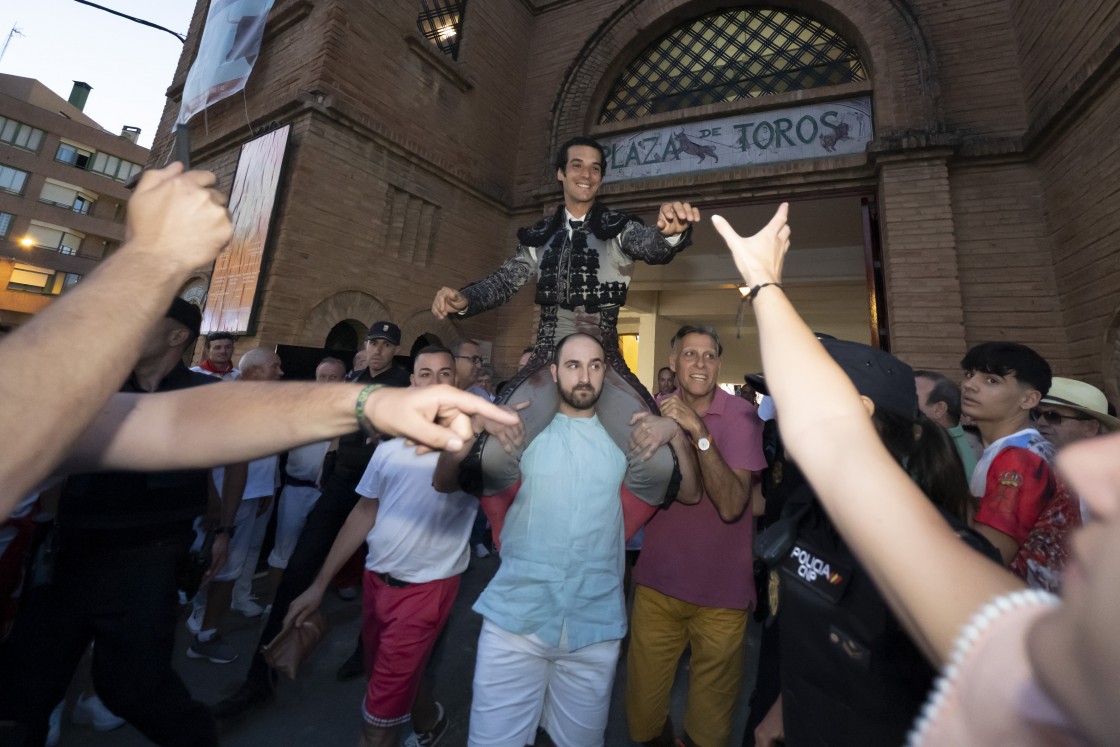 Morenito de Aranda abre la puerta grande pero Isaac Fonseca pone el valor seco en la tarde