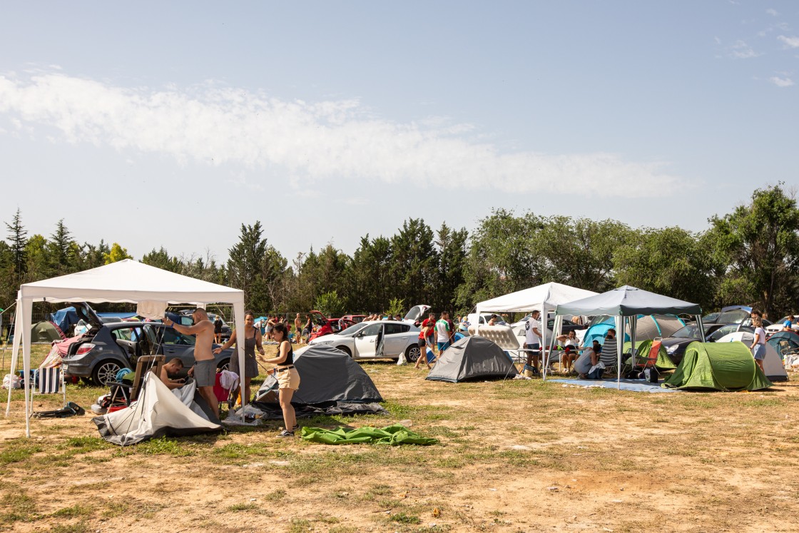 El área de acampada de las Viñas cubrió su máxima capacidad de coches
