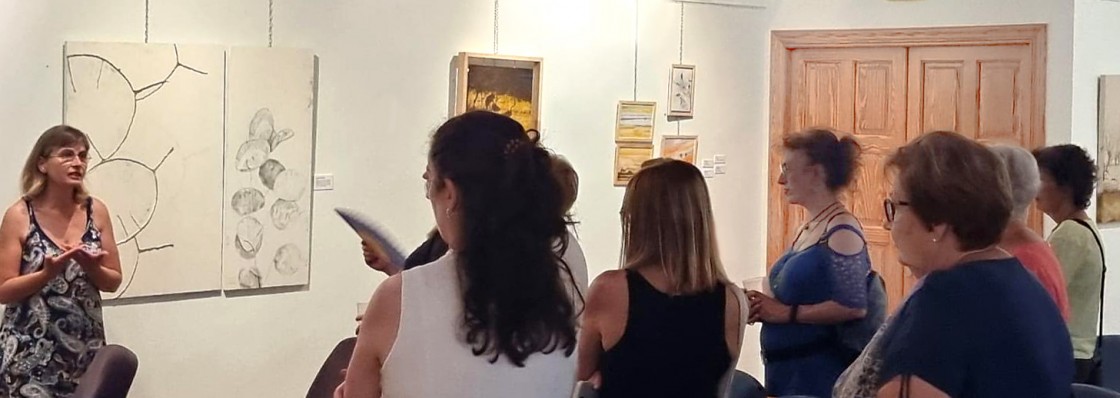 Beatriz Bertolín homenajea a la botánica con obras cargadas de detalle y simbolismo