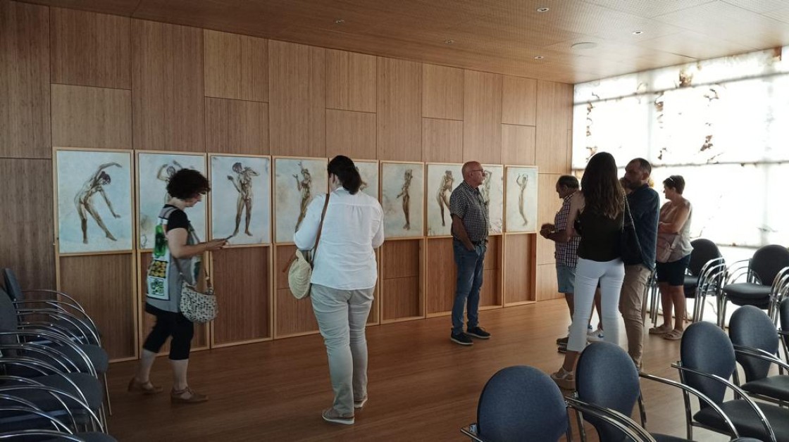 El alabastro y las musas del río Martín embellecen el salón de plenos de la sede comarcal de Híjar