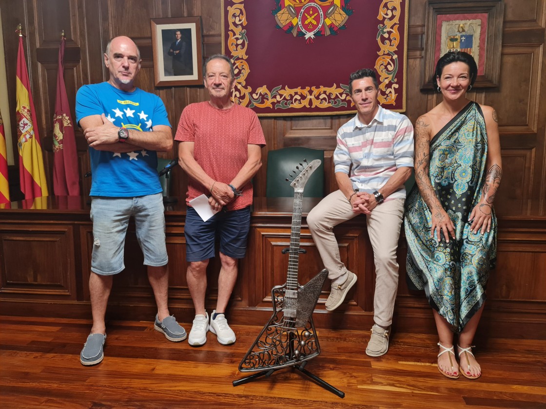 La exposición 'La Ruta del Hierro. De bonito a la pared' se puede visitar en once locales del Centro Histórico de Teruel