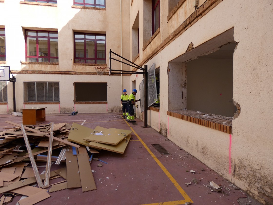 Comienzan las obras de remodelación y ampliación de los patios del colegio Ensanche