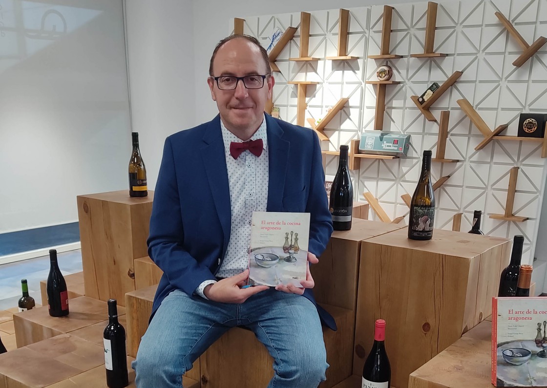 Ismael Ferrer, autor de ‘El arte de la cocina aragonesa’: “El arte de la cocina aragonesa’ muestra la relación íntima entre personas, lugares y platos”