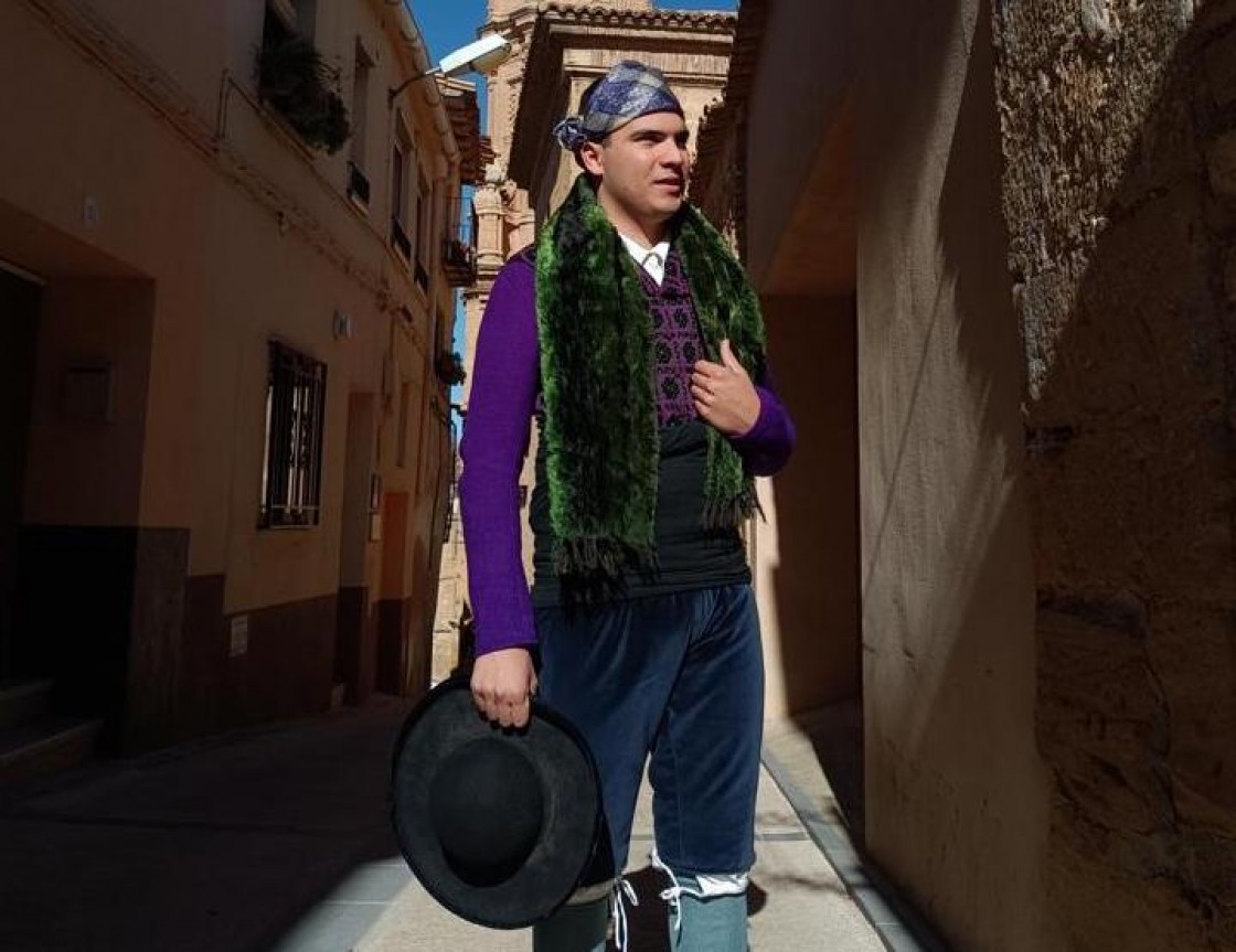 Marc Pardo, jotero que acaba de estrenar un espectáculo cómico-jotero: “Cuando era crío en mi pueblo, antes de pregonar, cantaba yo la jota en vez de poner un disco”