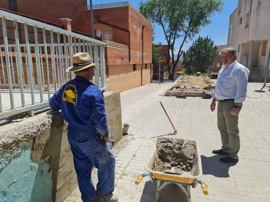 Comienza la mejora de las escaleras y jardineras del barrio de la Fuenfresca en Teruel