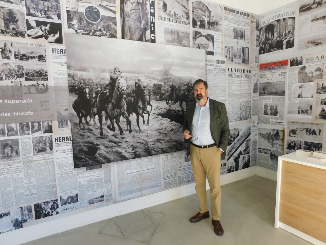 Alfonso Casas edita una guía de campo para recorrer cien vestigios de la guerra civil