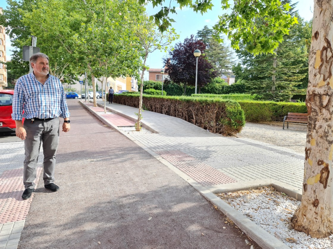 El Ayuntamiento de Teruel mejora la accesibilidad en las aceras de la calle Barbastro