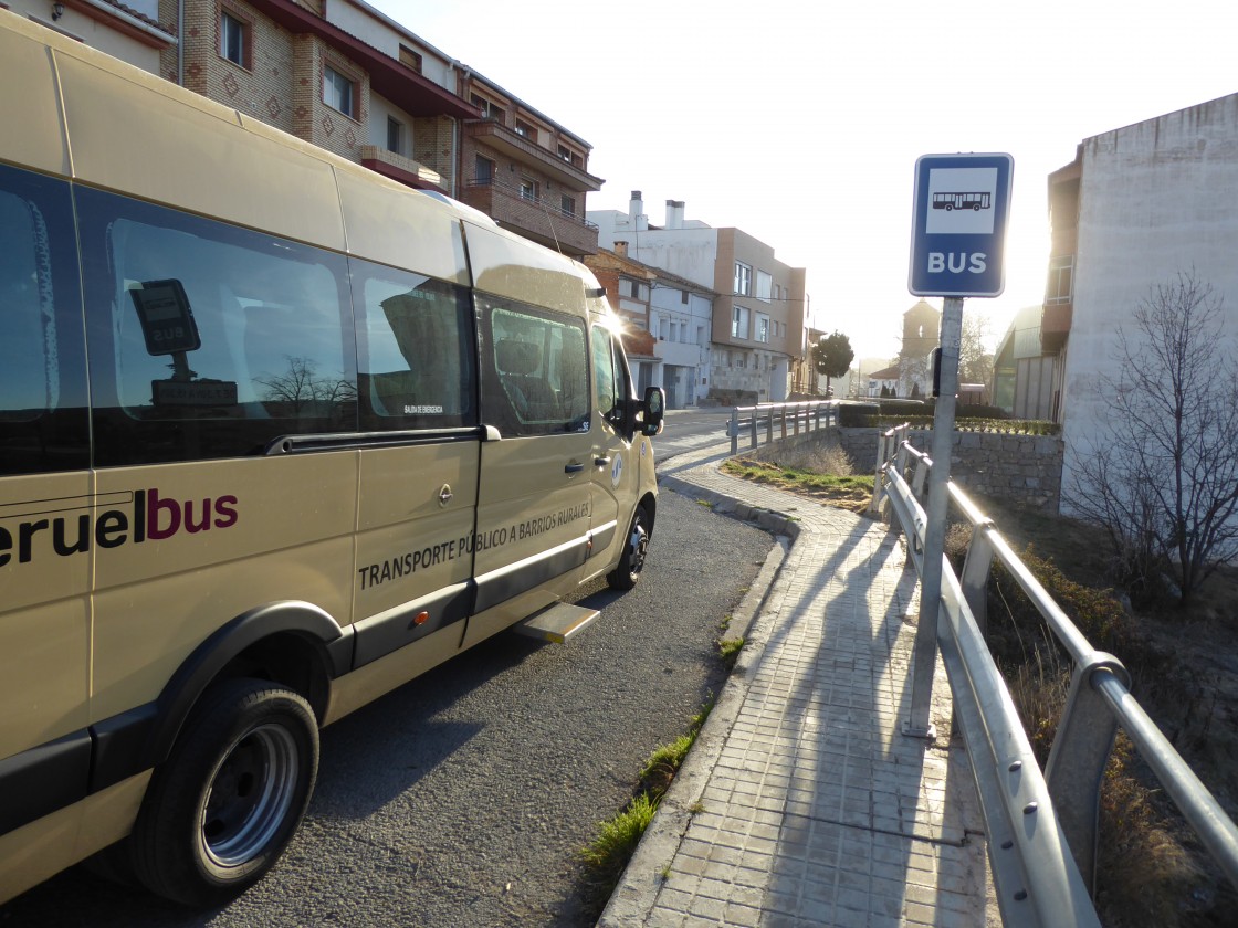 El servicio de autobús a demanda a los barrios de la capital suma 2.346 viajeros en los primeros cuatro meses