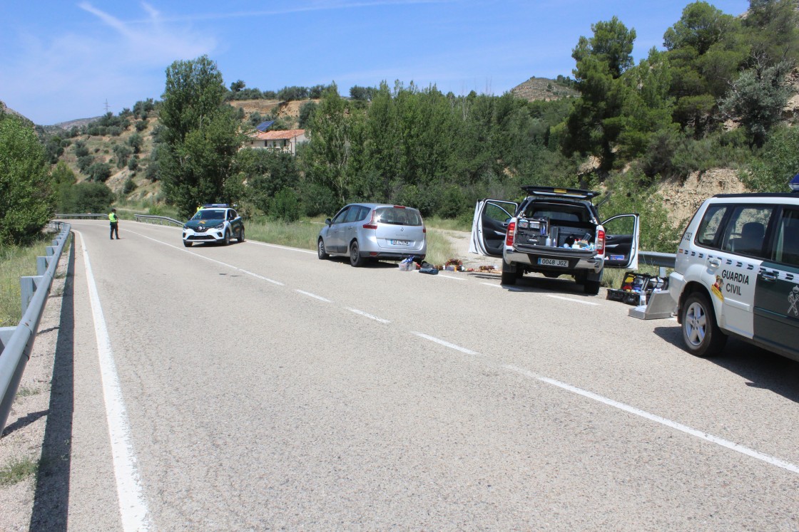 La Guardia Civil analiza una navaja encontrada por un ciclista en la carretera de Castellote al pantano