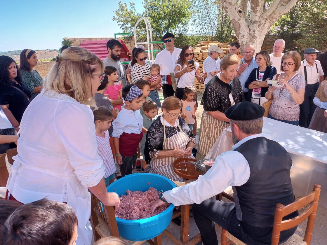 La Feria de Antaño de Puertomingalvo se despide con varias demostraciones