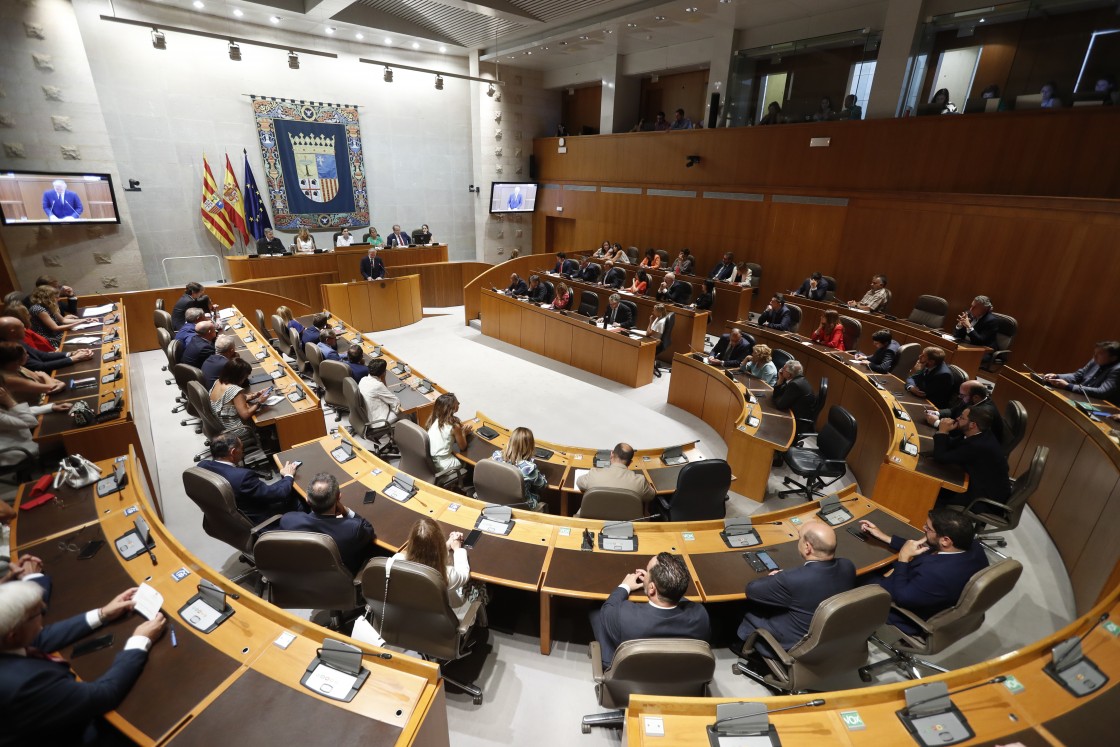 El PSOE lamenta que Azcón opte por liderar un gobierno 
