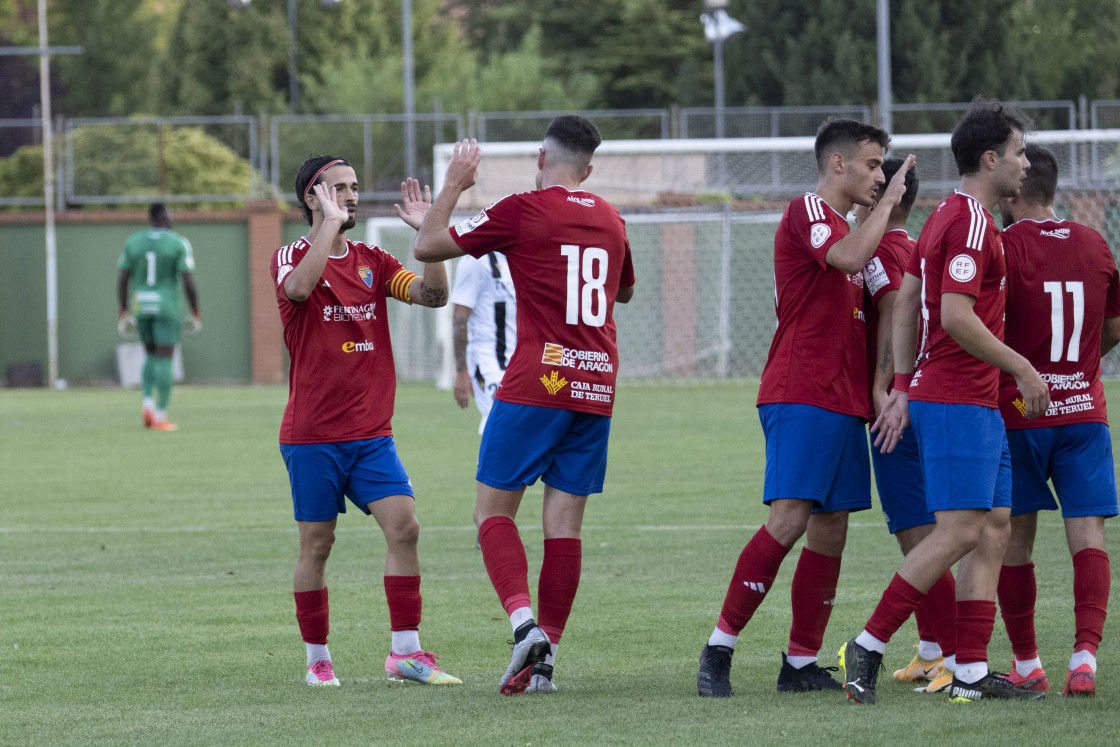 El CD Teruel aprueba con nota su examen más difícil del verano ante el Castellón (1-1)