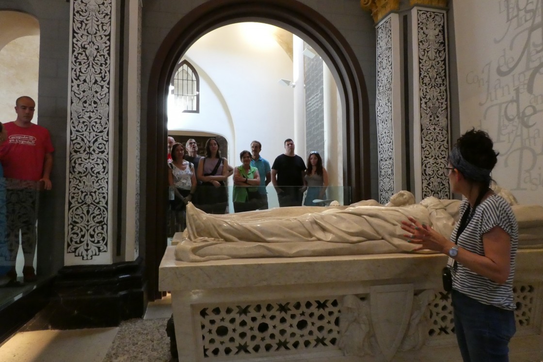 Cerca de dos mil personas visitan el Conjunto Amantes durante el puente