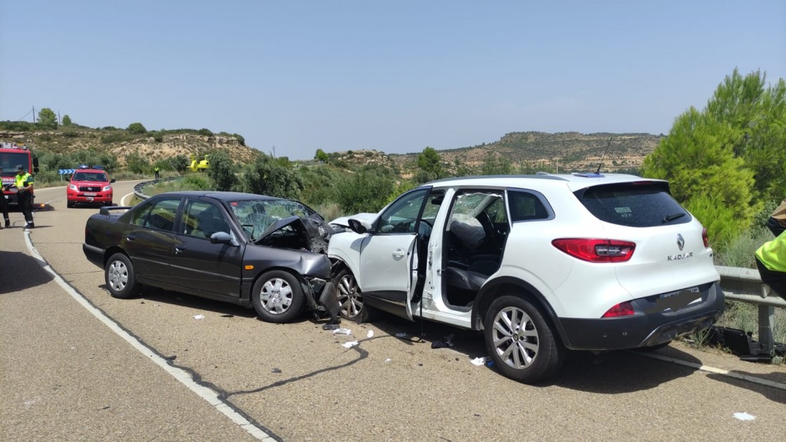 Un choque frontal entre dos turismos cerca de Mazaleón deja un muerto y dos heridos, uno de ellos grave