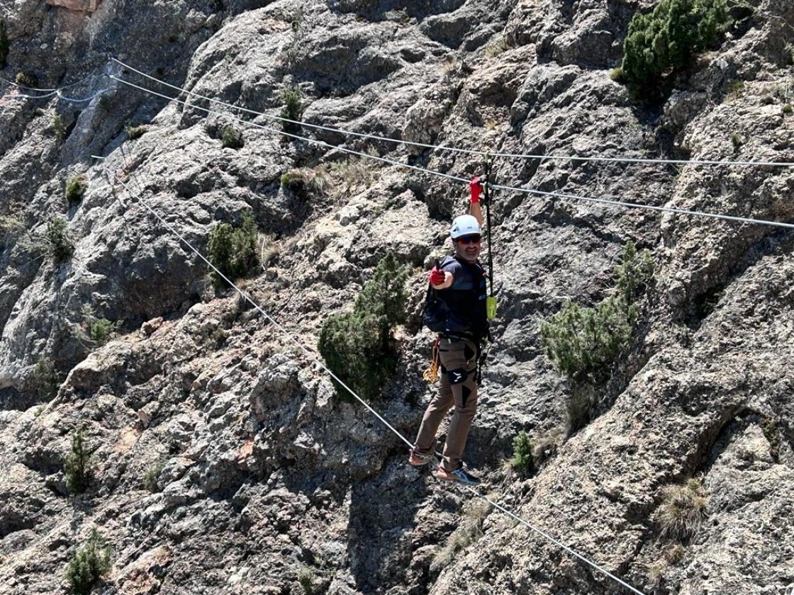 La vía ferrata La Bárbara de Montalbán tiene el puente tibetano más largo de Teruel