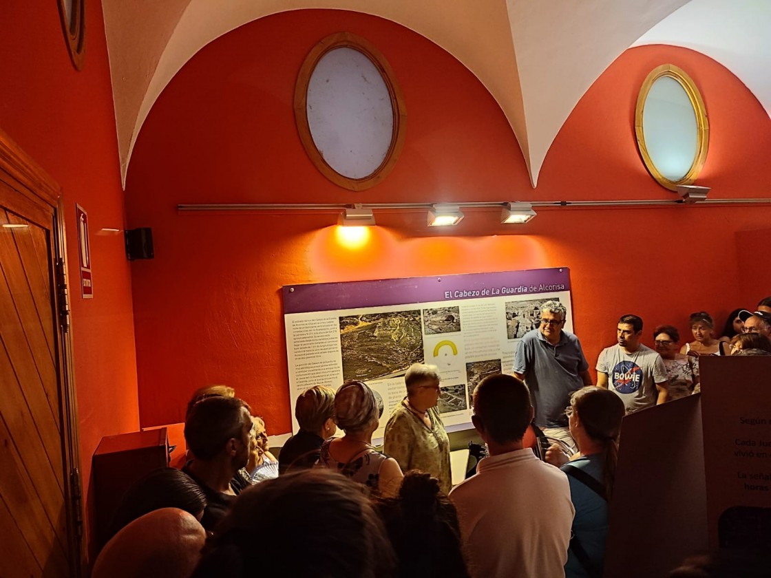 La arqueóloga Montserrat Martínez desvela la historia del Kalathos en el Centro de Interpretación de Alcorisa